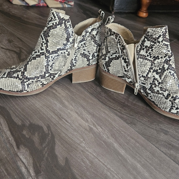 Snake pattern Bootie - Picture 3 of 4
